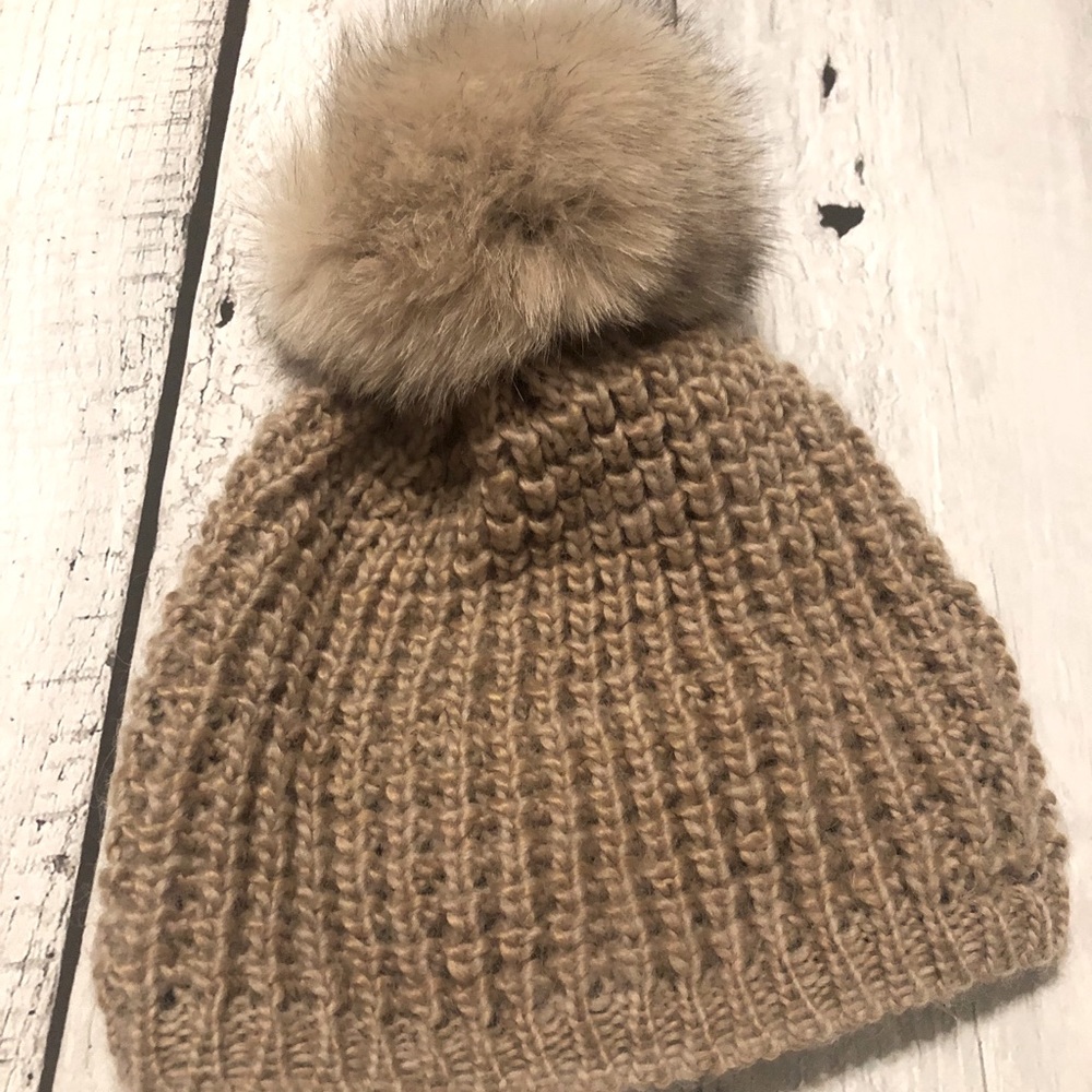 Kyi Kyi Canada fox hat